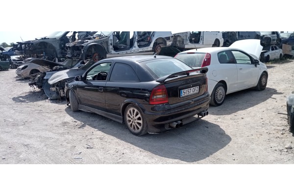 opel astra g berlina del año 2000