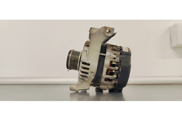 Recambio de alternador para hyundai tucson referencia OEM IAM 373002U200  