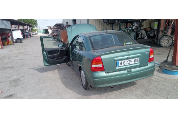 opel astra g berlina del año 2002