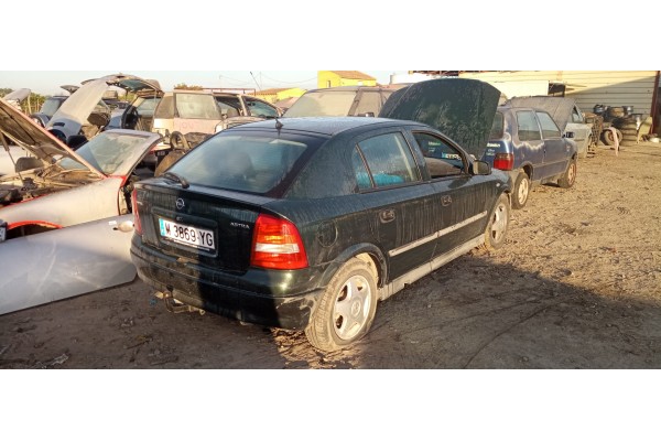 opel astra g berlina del año 2000