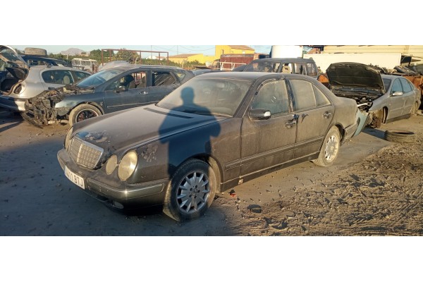 mercedes-benz clase e (w210) berlina diesel del año 2000