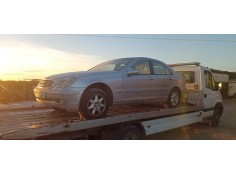 mercedes-benz clase c (w203) berlina del año 2004