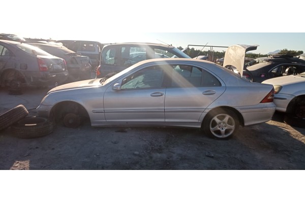 mercedes-benz clase c (w203) berlina del año 2003