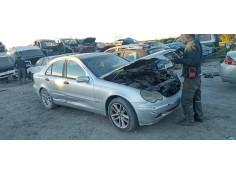 mercedes-benz clase c (w203) berlina del año 2004