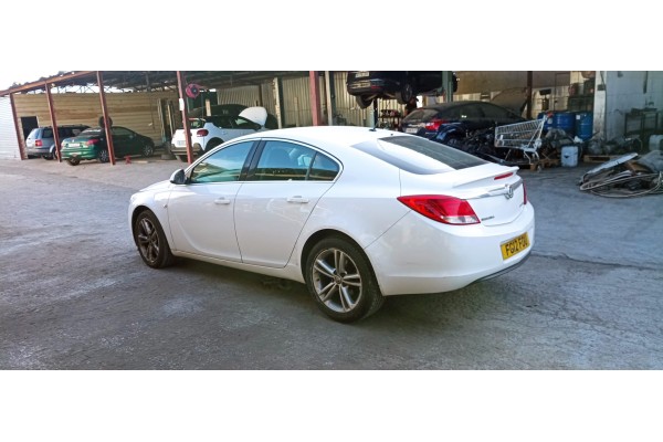 opel insignia berlina del año 2011