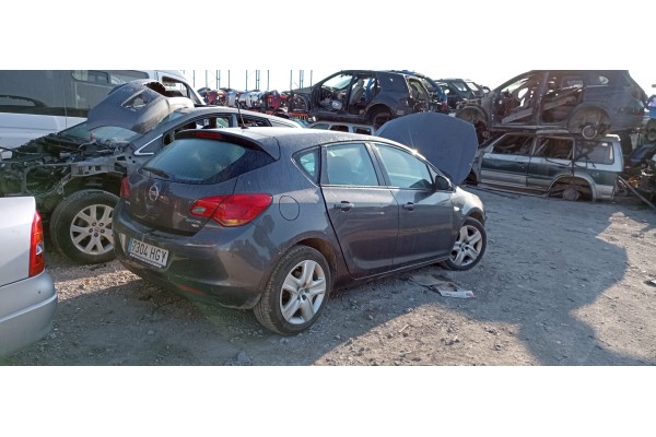 opel astra j lim. del año 2011