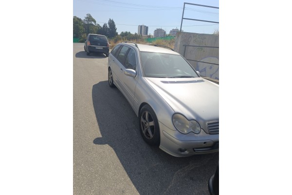 mercedes-benz clase c (w203) berlina del año 2004