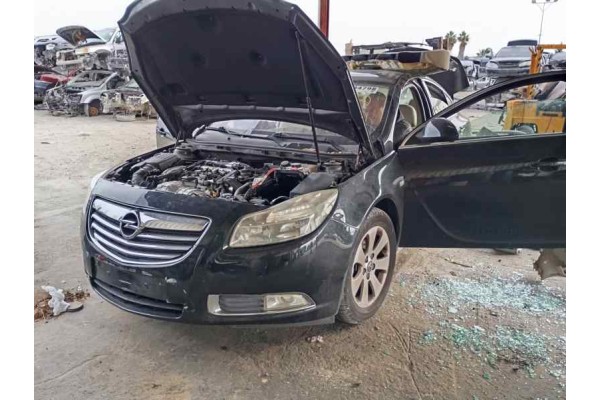 opel insignia berlina del año 2011