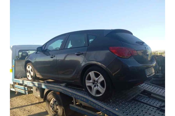 opel astra j lim. del año 2012