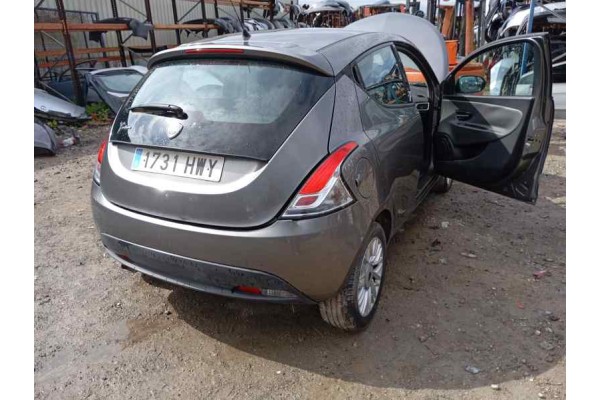lancia ypsilon (402) del año 2014