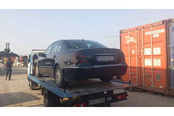 mercedes-benz clase e (w211) berlina del año 2002
