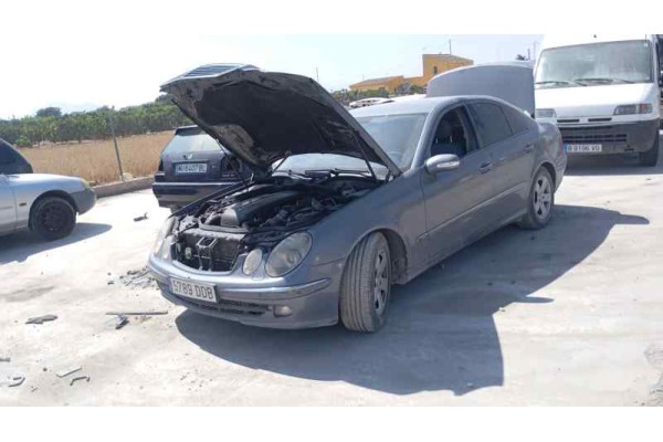 mercedes-benz clase e (w211) berlina del año 2004