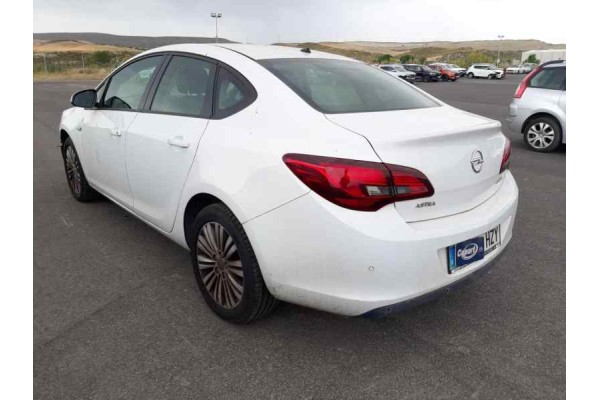 opel astra j lim. del año 2014