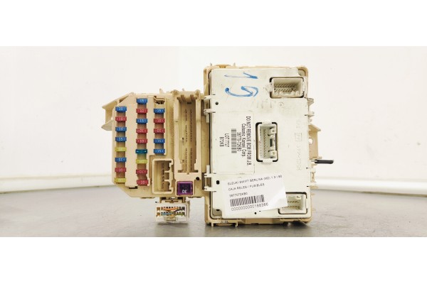 Recambio de caja reles / fusibles para suzuki swift berlina (mz) 1.3 i 90 referencia OEM IAM 3677072KB0  