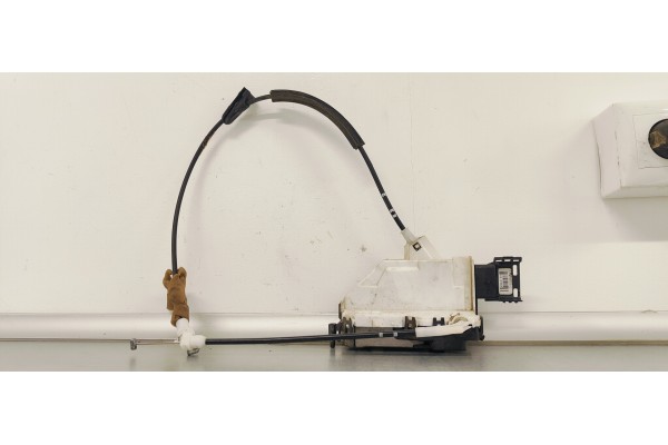 Recambio de cerradura puerta delantera derecha para peugeot partner kombi 1.6 hdi 90 fap referencia OEM IAM 828405  