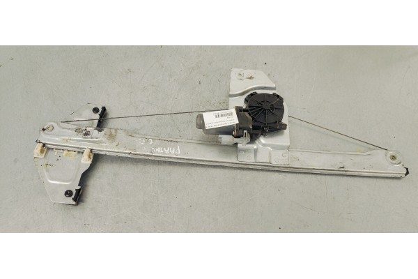 Recambio de elevalunas delantero derecho para peugeot partner kombi 1.6 hdi 90 fap referencia OEM IAM 402104B  