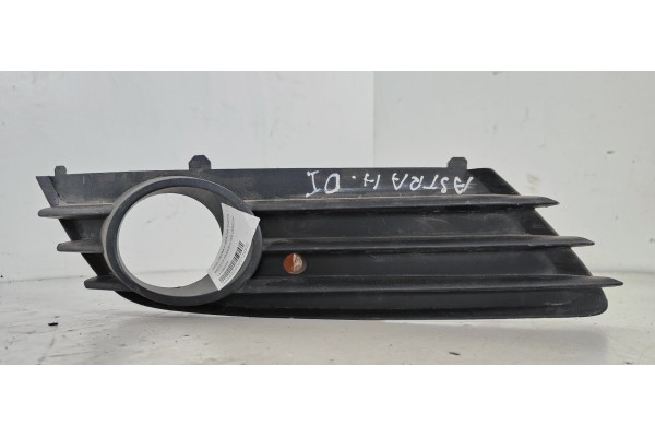 Recambio de rejilla paragolpes derecha para opel astra h berlina essentia referencia OEM IAM 13126026  