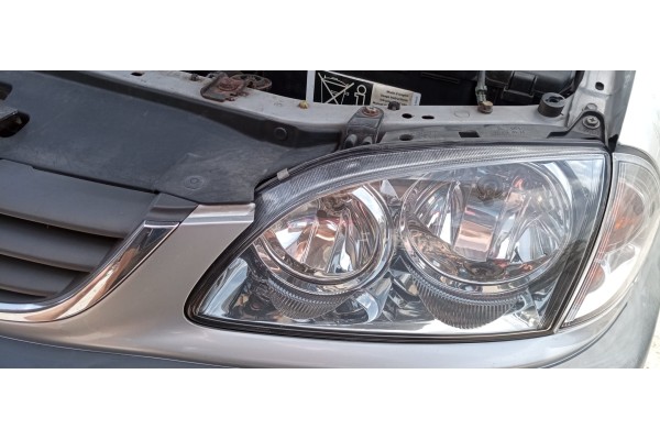 Recambio de faro izquierdo para toyota avensis berlina (t 22) 1.6 16v referencia OEM IAM   