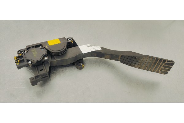 Recambio de pedal acelerador para chevrolet captiva 2.0 d referencia OEM IAM 20905700  