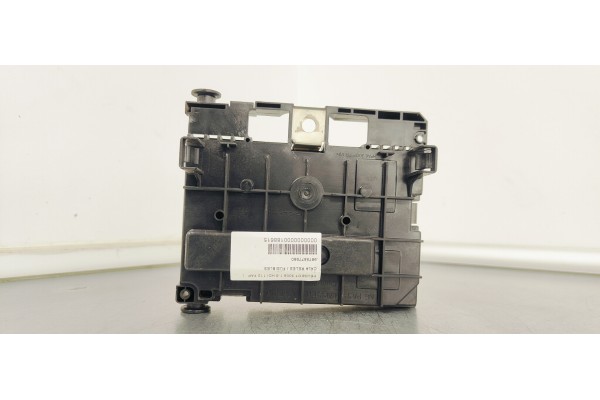 Recambio de caja reles / fusibles para peugeot 3008 1.6 hdi 112 fap referencia OEM IAM 9675877980  