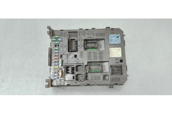 Recambio de caja reles / fusibles para citroen c4 picasso exclusive referencia OEM IAM 9664059080  