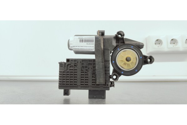 Recambio de motor elevalunas delantero derecho para citroen c4 picasso exclusive referencia OEM IAM 9682495780  