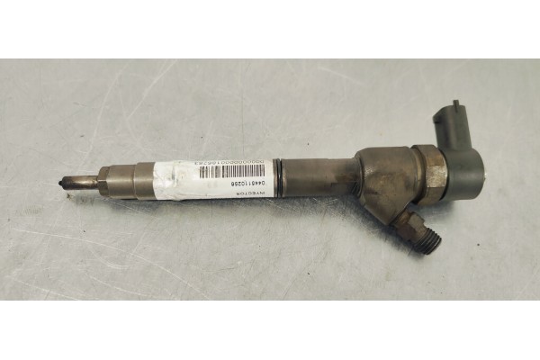 Recambio de inyector para hyundai getz (tb) referencia OEM IAM 0445110256  