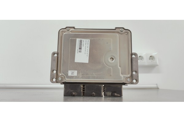 Recambio de centralita motor uce para peugeot 208 1.6 hdi 92 fap referencia OEM IAM 0281018228  