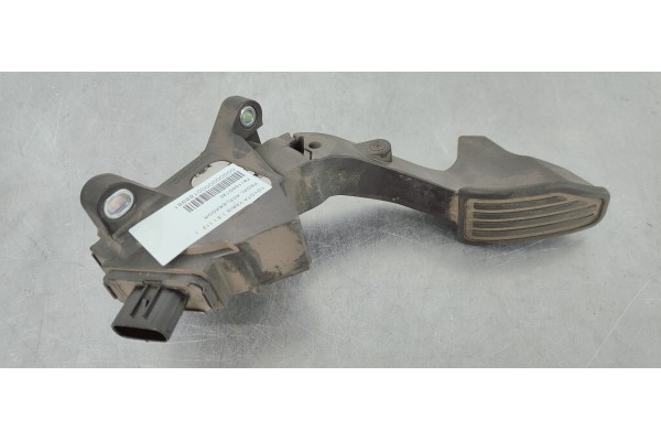 Recambio de pedal acelerador para toyota yaris 1.5 i 112 referencia OEM IAM 781100D120  