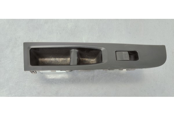 Recambio de mando elevalunas delantero derecho para toyota yaris 1.5 i 112 referencia OEM IAM 742310D690  