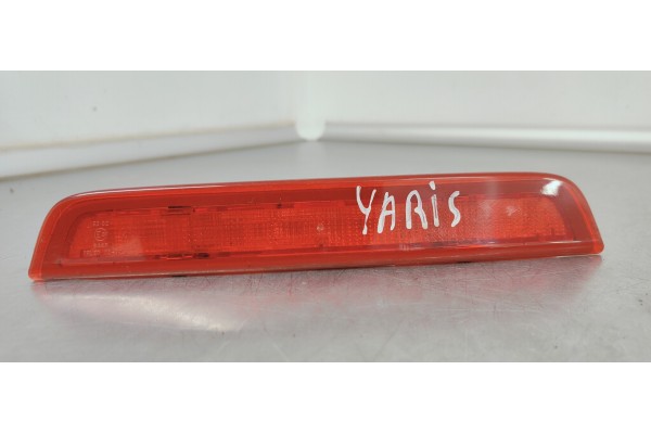 Recambio de luz central de freno para toyota yaris 1.5 i 112 referencia OEM IAM 815700D152  