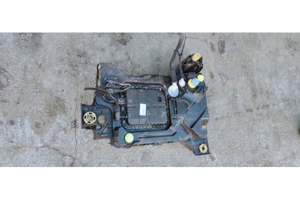 Recambio de deposito adblue para peugeot 308 1.5 hdi 130 fap referencia OEM IAM P1002560  
