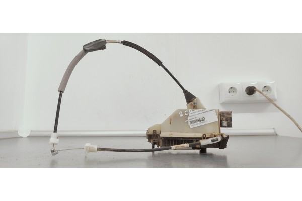 Recambio de cerradura puerta trasera derecha para peugeot 208 1.6 hdi 92 fap referencia OEM IAM 9688080780  