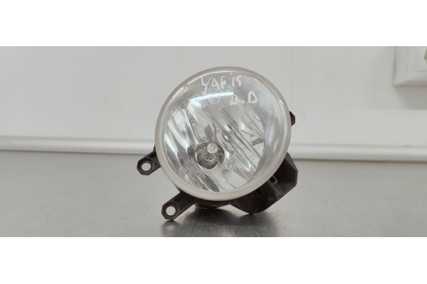 Recambio de faro antiniebla derecho para toyota yaris 1.5 i 112 referencia OEM IAM 8121002110  