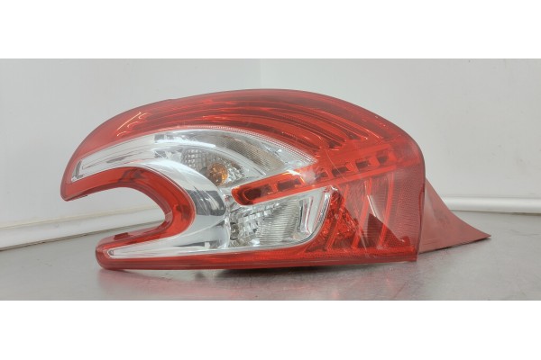 Recambio de piloto trasero izquierdo para peugeot 208 1.6 hdi 92 fap referencia OEM IAM 9672628280  