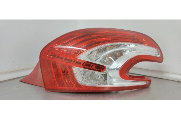 Recambio de piloto trasero derecho para peugeot 208 1.6 hdi 92 fap referencia OEM IAM 9672628380  