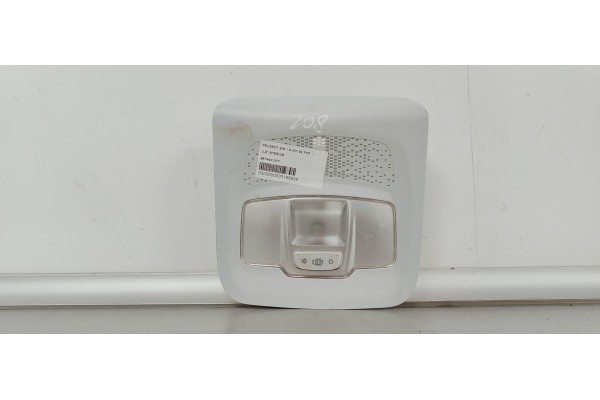 Recambio de luz interior para peugeot 208 1.6 hdi 92 fap referencia OEM IAM 9674441377  