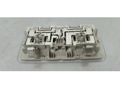 Recambio de luz interior para toyota yaris 1.5 i 112 referencia OEM IAM 812600D070  