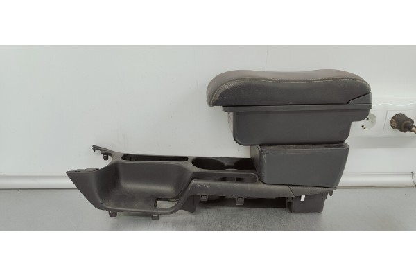 Recambio de apoyabrazos central para mazda cx-3 1.5 d turbo 105 4x4 fap referencia OEM IAM D09W64471  