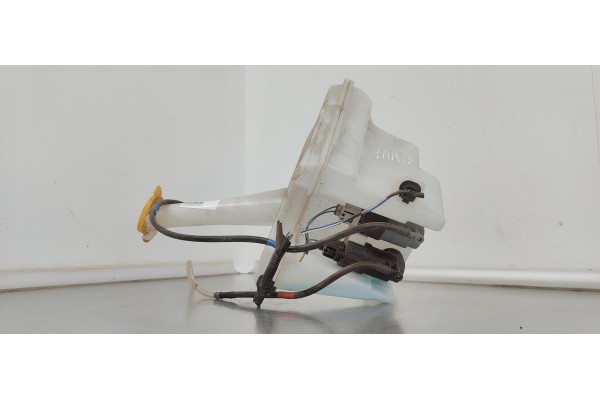 Recambio de deposito limpia para toyota yaris 1.5 i 112 referencia OEM IAM   