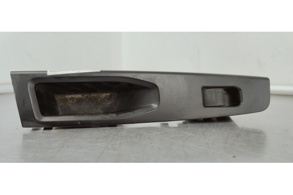 Recambio de mando elevalunas trasero derecho para toyota yaris 1.5 i 112 referencia OEM IAM 742710D400  