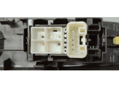 Recambio de mando elevalunas trasero derecho para toyota yaris 1.5 i 112 referencia OEM IAM 742710D400  