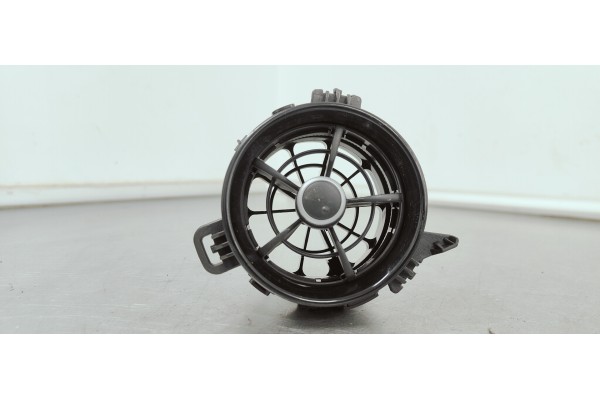 Recambio de rejilla aireadora para toyota yaris 1.5 i 112 referencia OEM IAM 5556862280  