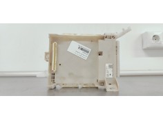 Recambio de caja reles / fusibles para toyota yaris 1.5 i 112 referencia OEM IAM 8273052K40  