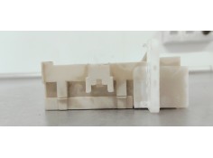 Recambio de caja reles / fusibles para toyota yaris 1.5 i 112 referencia OEM IAM 8273052K40  