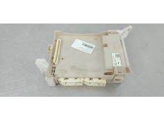 Recambio de caja reles / fusibles para toyota yaris 1.5 i 112 referencia OEM IAM 8273052K40  
