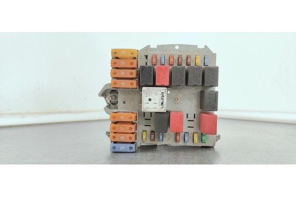 Recambio de caja reles / fusibles para fiat croma (194) 1.9 16v multijet dynamic referencia OEM IAM 51738102  