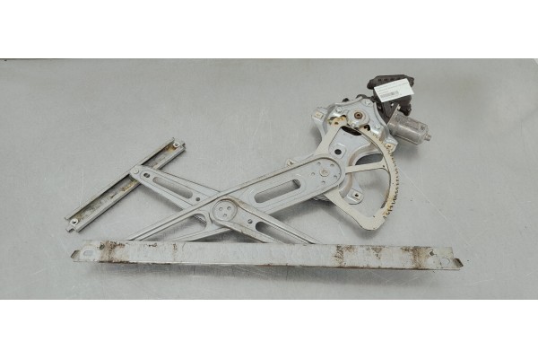 Recambio de elevalunas delantero izquierdo para toyota yaris 1.5 i 112 referencia OEM IAM 8570202020  