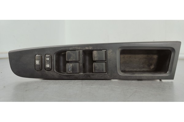 Recambio de mando elevalunas delantero izquierdo para toyota yaris 1.5 i 112 referencia OEM IAM 742320D720  