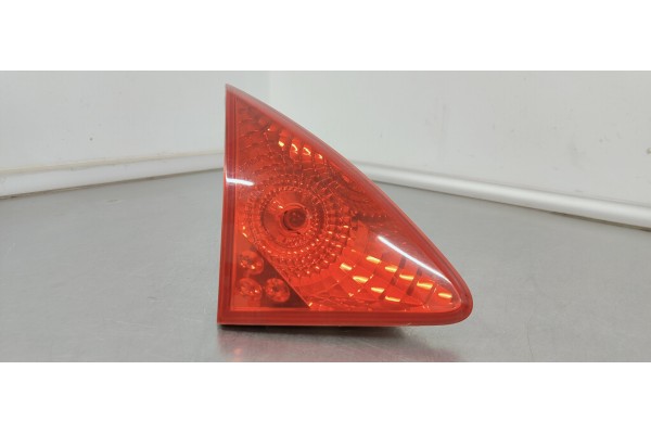 Recambio de piloto trasero izquierdo interior para peugeot 3008 1.6 hdi 112 fap referencia OEM IAM   